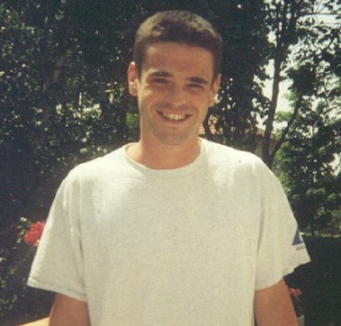 Une image contenant personne, Visage humain, arbre, sourire

Description g�n�r�e automatiquement