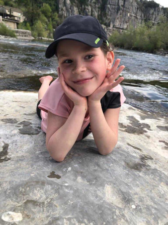 Une image contenant Visage humain, personne, plein air, habits

Description g�n�r�e automatiquement